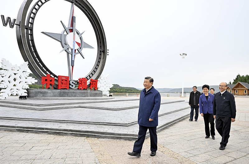 9月6日至8日，中共中央总书记、国度主席、中央军委主席习近平在黑龙江调查。这是6日下午，习近平在大兴安岭地域漠河市北极村调查。